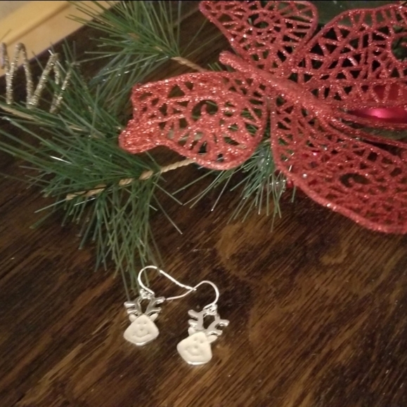3/$18 SPARKLY Reindeer Christmas Dangle Earrings - Picture 6 of 8